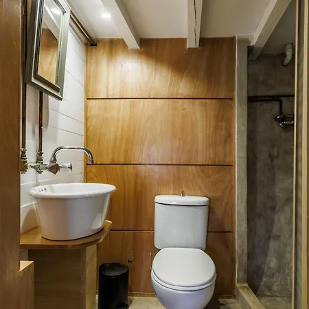 Fronisi House