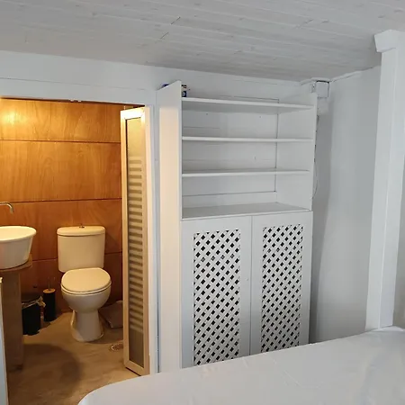 Fronisi House