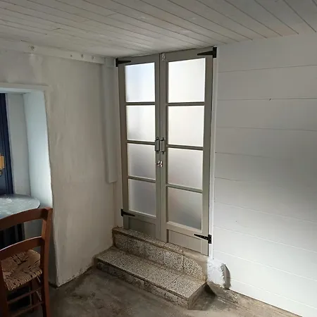 Semesterbostad Fronisi House