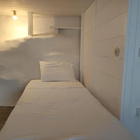 Fronisi House Semesterbostad